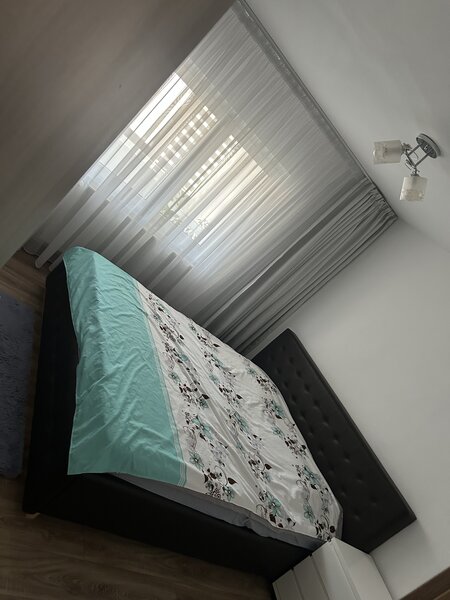 Modele online cu experienta sau fara